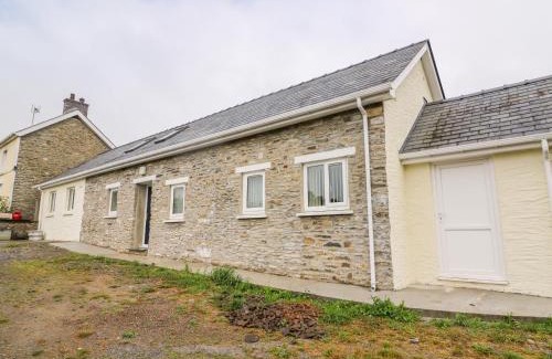 Llanybydder House | Hen Brynbedw