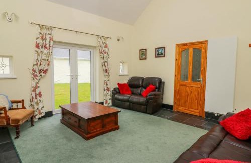 Llanybydder House | Hen Brynbedw