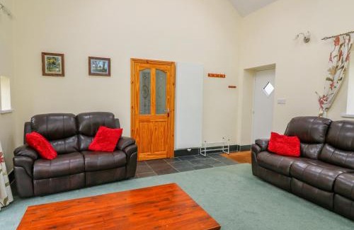Llanybydder House | Hen Brynbedw