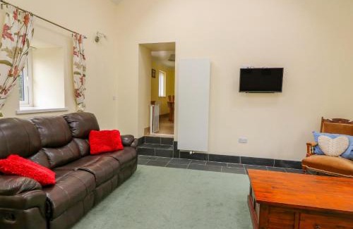 Llanybydder House | Hen Brynbedw