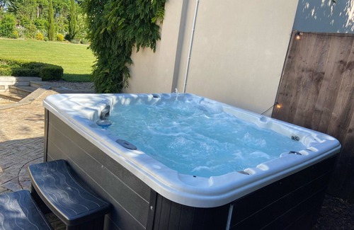 Horton House | Hen Doo’s and Families *Jacuzzi * BBQ *Parking* Pool Table * Games room