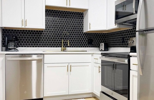 Henderson Apartment | Henderson Haven/KING 2BD/1BA Apartmentnn