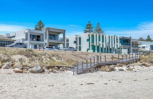 Henley Beach South House | Henley's Treasure - Experience Opulence on the Ocean