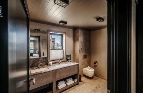 Henningsvaer Hotel | Henningsvær Bryggehotell - by Classic Norway Hotels