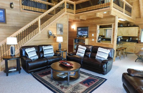 Island Park Cabin | Henry's Lakefront Cabin - 20 miles from YNP - Sleeps 10 with 3 baths