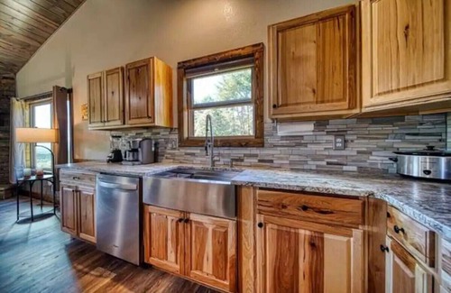 Upper Peachtree Cabin | "Her Endless Views" cabin has incredible mountain views, hot tub, and firepit