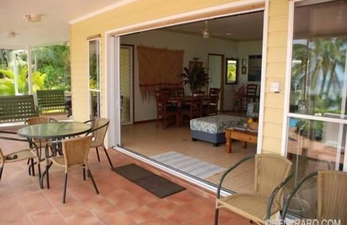 Arorangi House | Heritage, Pool and AirCon