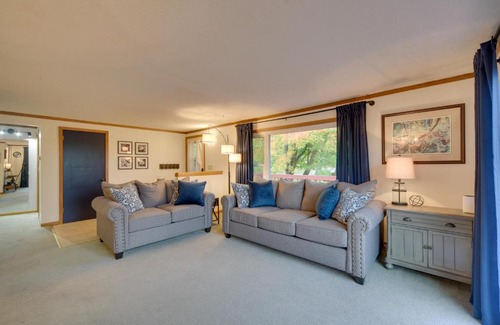 Duluth House | Hermantown Home with Decks, Grill and Hot Tub!