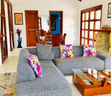 El Meson House | Hermosa Finca Vacacional con Piscina y Lago