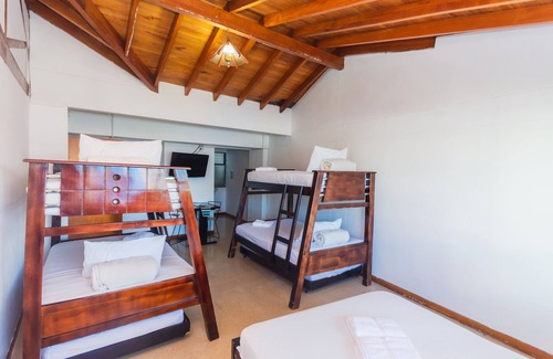 Guatape Hotel | Hermosa Habitación Básica Familiar En Guatape