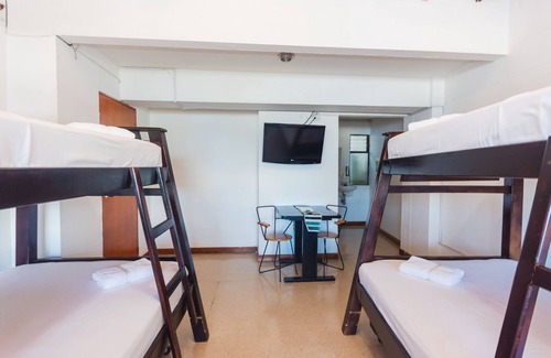 Guatape Hotel | Hermosa Habitación Básica Familiar En Guatape