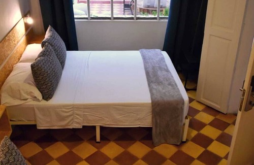 La Candelaria Hotel | Hermosa Habitacion Basica Cuadruple En El Sector De La Candelaria - Medellin