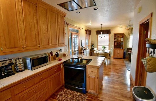Auburn Cottage | Heron Cottage - Tranquil Retreat