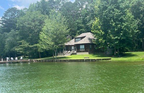 Coosa County House | Heron’s Hideaway- Charming cedar home on Lake Martin with flat lot and dock