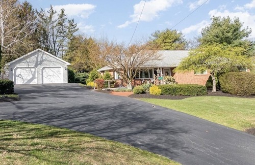 Palmyra House | Hershey's Hideaway: A Tranquil Retreat on the Hill