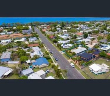 Torquay Apartment | Hervey Bay Shelly Beach Stay ,Pet Friendly 300m to beach