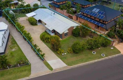 Torquay Apartment | Hervey Bay Shelly Beach Stay ,Pet Friendly 300m to beach