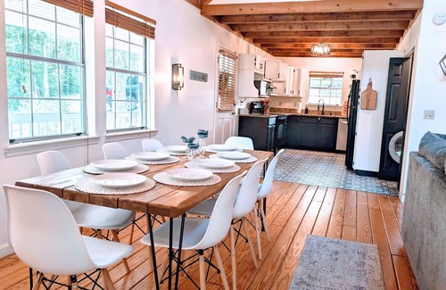 Cleveland House | Hester Gap - wineries, AT hiking + Dahlonega/Helen