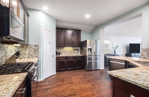 Round Rock House | Hestia: Modern 4BR Retreat - Ideal for Long Stays
