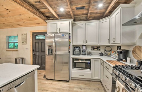 Hiawassee House | Hiawassee Getaway w/Hot Tub, Deck & Lake Access!