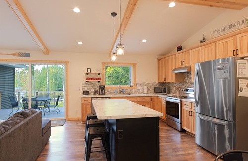 Wetmore House | Hiawatha Snowd Inn – Modern Lakefront Retreat | Dock Firepit A/C