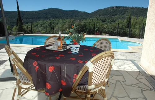 Bagnols-en-Foret Villa | Hibernate in a Villa facing south and fenced 15 km from the Côte d'Azur. 6 adults + baby