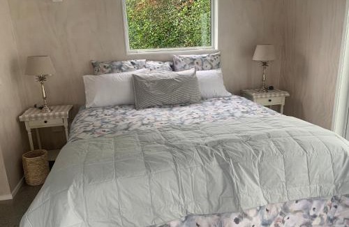 Hahei House | Hibiscus Cottage Guest House