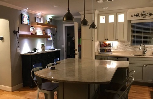 Amarillo House | Hibiscus House central located