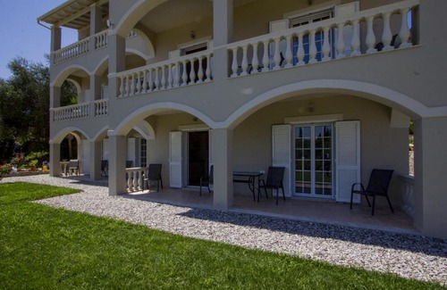 Limni Apartment | Hibiscus Suites - A