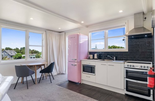 Waikanae House | Hicks Haven - Waikanae Beach Holiday Studio