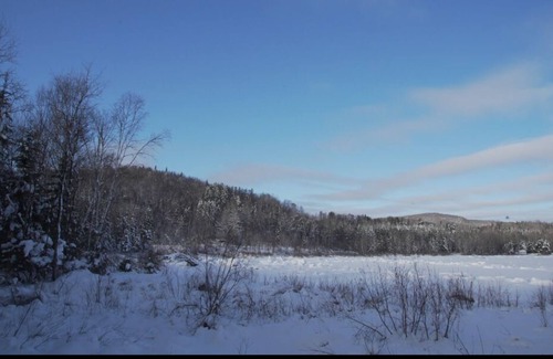 Mauricie Cabin | Hidden Gem, The Charming Riverside Off Grid Cabin