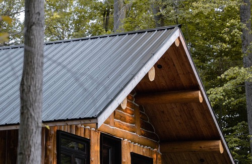 West Elgin Cabin | Hidden Creekside Cabin