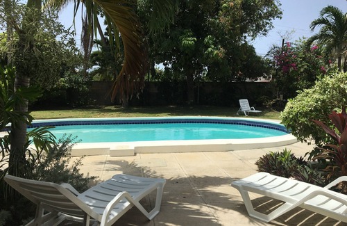 Salem Villa | Hidden gem in Runaway Bay! Best location, stunning, private