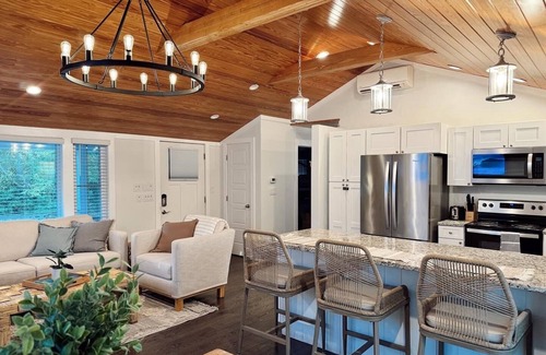 Bayshore Cottage | Hidden gem on 4 acres w/hot tub