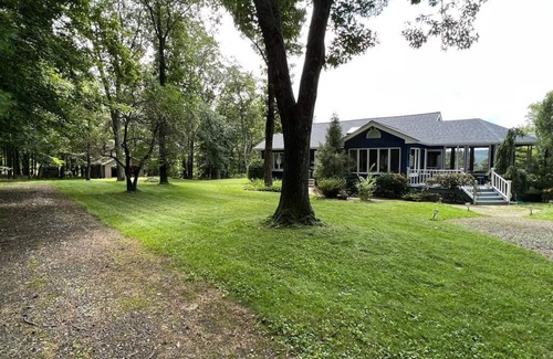 New Milford House | Hidden Gem on Private Road - Hike; Swim, Ski, Sauna; Relax - Repeat!