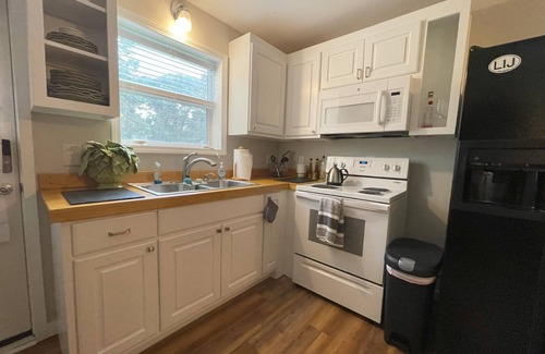 Suwanee Cottage | Hidden Gems in Heart of Suwanee 1Br/1Ba - 2 separate cottages available