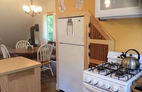 Bethel Apartment | Hidden House Vermont Private Apt. Mountain Retreat