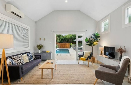 Cessnock Cottage | Hidden Oasis in The Hunter Valley with heated pooln'The Cutest Cottage'