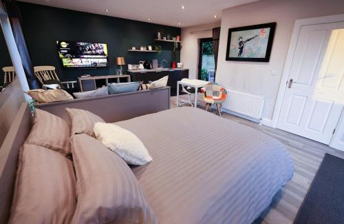Larne Apartment | Hideaway near Gleno Waterfall