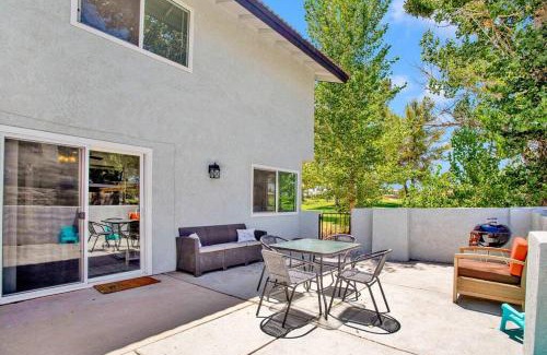 Victorville House | High Desert Dream on the Fairway WiFi Smart TVs