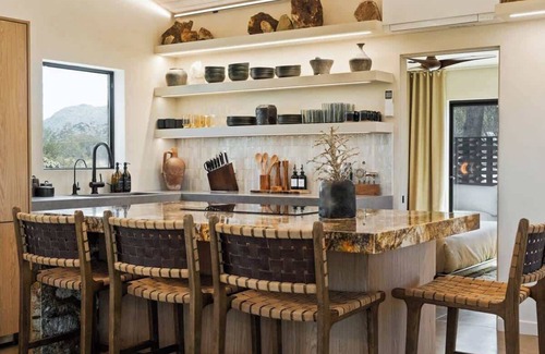 Yucca Valley House | High-Design Serene Escape, 10-Acres, Views, Hot Tub, Soaking Pool · Shadow House