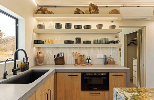 Yucca Valley House | High-Design Serene Escape, 10-Acres, Views, Hot Tub, Soaking Pool · Shadow House