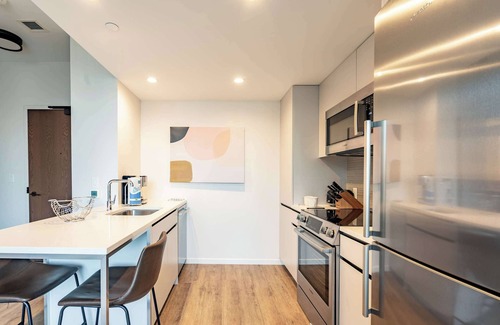 Seaport District Apartment | High End Apt Seaport with Pool