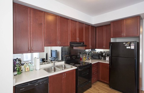 Churchill Meadows House | High End - Churchill Meadows Full House with free Parking.