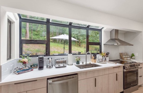 Northeast Bellevue House | High-End home for business and family