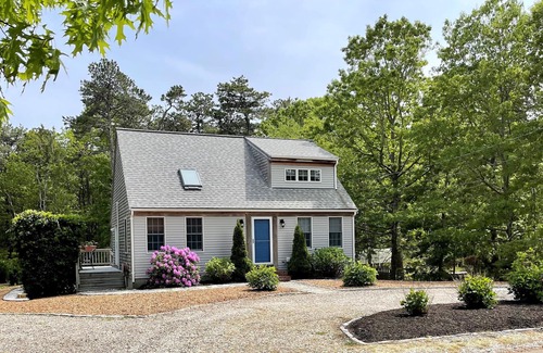 Eastham House | High End - On the Bike Trail & close to 9 beaches. Bocce and Firepit