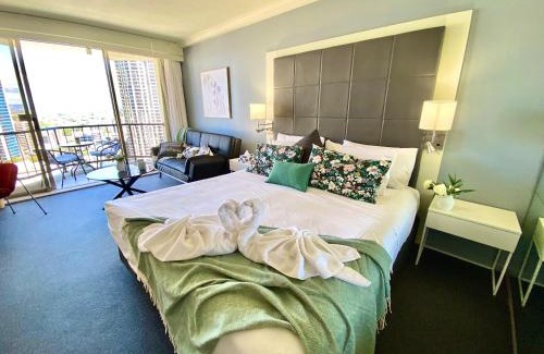 Surfers Paradise Apartment | High Floor Ocean View King Studio with Free Wi-Fi