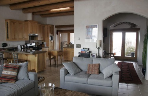 Arroyo Seco House | High Mesa Cottage - Stunning Adobe Between Ski Area and Town