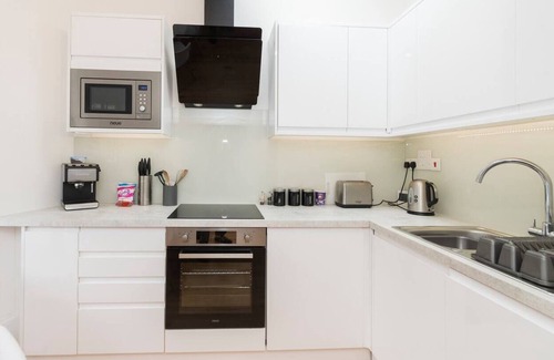 Reading City Centre Apartment | High quality 1bed central apt for 3 w/free parking
