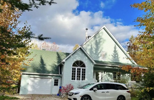 Val-des-Monts Ski Chalet | High speed internet cottage, lake, river, kayak, natural paradise!